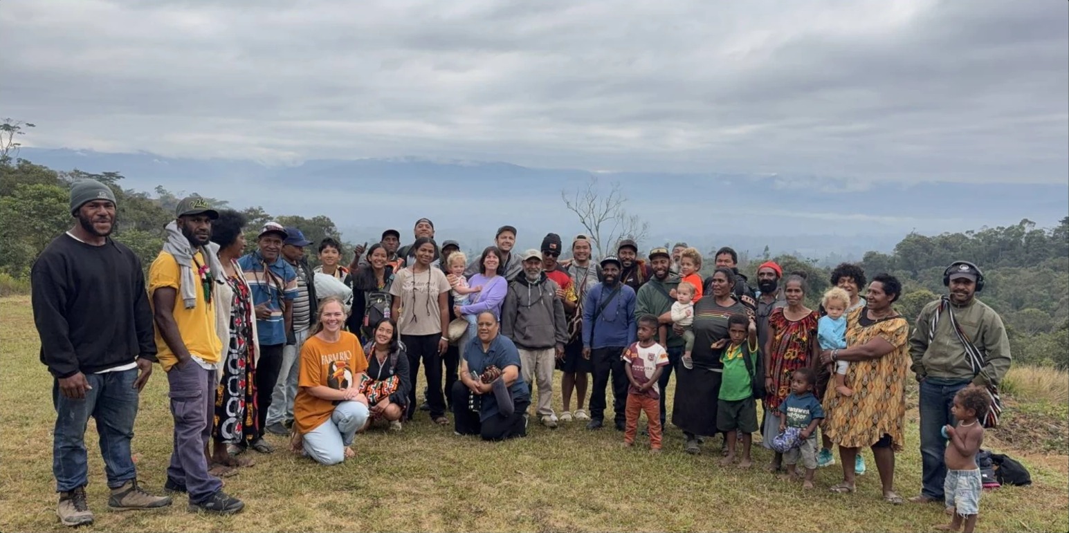 Kugark Village community together with the visiting US team in Papua New Guinea